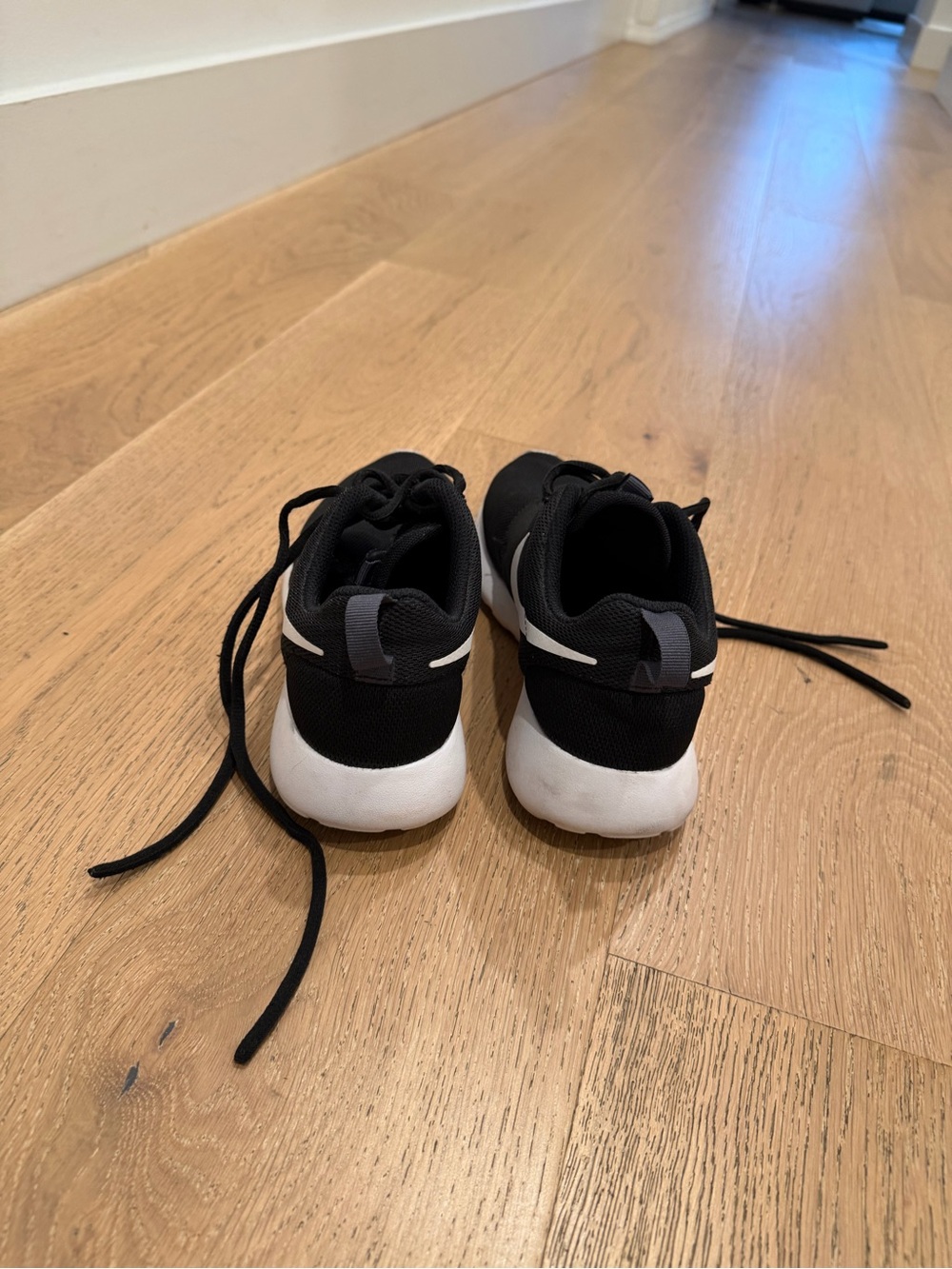 Nike Roche Sneakers - Picture 3 of 3